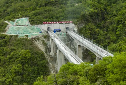 成蘭鐵路躍龍門(mén)隧道貫通,不銹鋼手拉葫蘆參與吊重